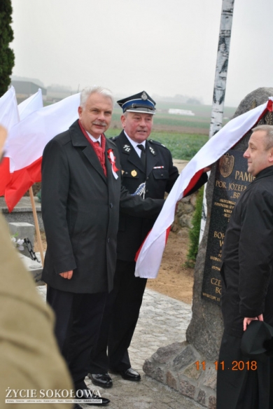 Odsłonięcie pomnika Bohaterów Ziemi  Wyrozębskiej