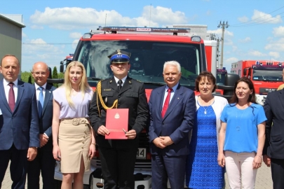 Dzień Strażaka w Państwowej Straży Pożarnej w Sokołowie Podlaskim połączony z przekazaniem nowego samochodu pożarniczego