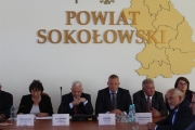 Wręczenie symbolicznych czeków samorządowcom z terenu powiatu łosickiego, siedleckiego i sokołowskiego w ramach Rządowego Programu „Polski Ład” PGR 25.07.2022 r.