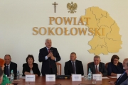 Wręczenie symbolicznych czeków samorządowcom z terenu powiatu łosickiego, siedleckiego i sokołowskiego w ramach Rządowego Programu „Polski Ład” PGR 25.07.2022 r.