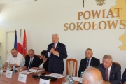 Wręczenie symbolicznych czeków samorządowcom z terenu powiatu łosickiego, siedleckiego i sokołowskiego w ramach Rządowego Programu „Polski Ład” PGR 25.07.2022 r.