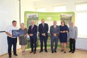 Wręczenie symbolicznych czeków samorządowcom z terenu powiatu łosickiego, siedleckiego i sokołowskiego w ramach Rządowego Programu „Polski Ład” PGR 25.07.2022 r.