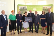 Wręczenie symbolicznych czeków samorządowcom z terenu powiatu łosickiego, siedleckiego i sokołowskiego w ramach Rządowego Programu „Polski Ład” PGR 25.07.2022 r.